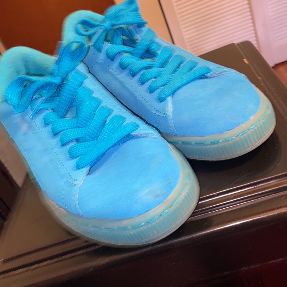 Sneakers - Picture 3 of 7